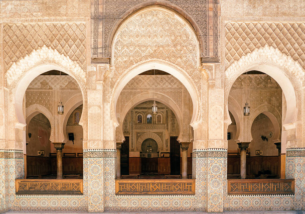 Das Innere der Madrasa Bou Inania (Medersa el Bouanania), Medina von Fes, Marokko. - Foto, Bild