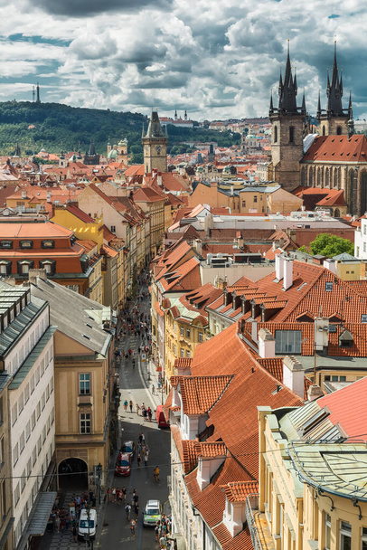 PRAGUE, CZECH REPUBLIC - JULY 31, 2016: View of Prague Old Town from the Powder Tower, St. Vitus Cathedral and church of our lady before tyn on background - Foto, Imagem