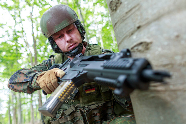 German soldier with a german assault rifle - Fotografie, Obrázek