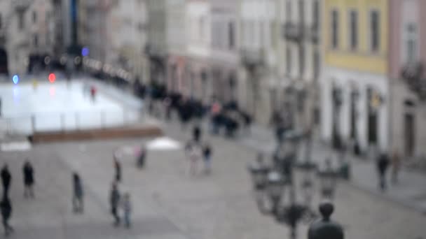 Sokak meydanındaki birçok kişinin Odaklanamadığı Bulanık Arkaplan - Video, Çekim