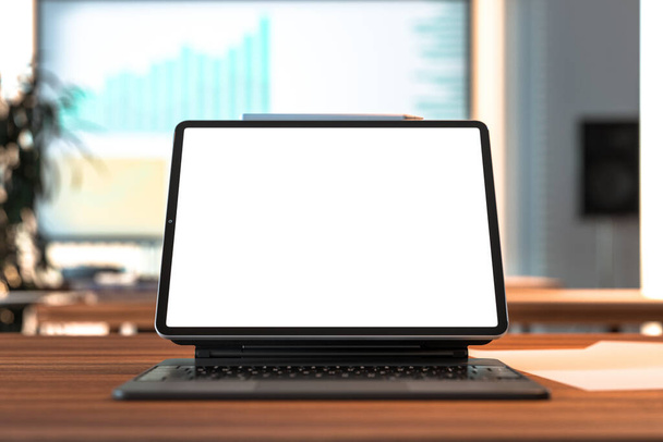 Moderner Laptop mit weißem Bildschirm und weißem Stift oben im modernen Büro oder Zuhause. Kopierraum. Leerer Raum. 3D-Darstellung - Foto, Bild