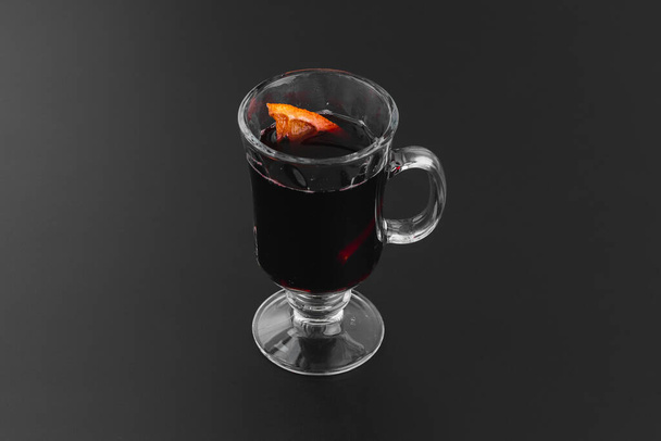 mulled wine with orange and cinnamon - Фото, изображение