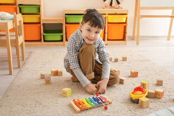 Little boy playing at home - Фото, зображення