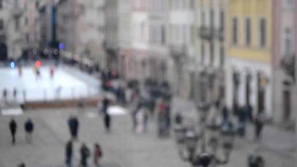 Abstraktní rozostřené rozmazané pozadí mnoha lidí na náměstí - Záběry, video