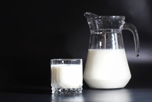 Milk drink in glass. Farm milk and cookies. Delicious snack with cow's milk and fresh pastries. - Foto, Imagem