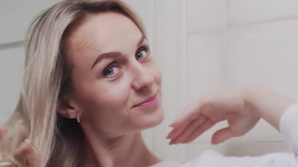 CLose up of Elegant young woman looking at the camera and touching her face in bathroom - Filmagem, Vídeo