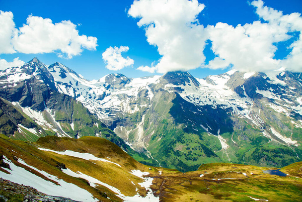 Skaliste krajobrazy górskie, Alpy, Austria. Grossglockner. Widok na góry. - Zdjęcie, obraz