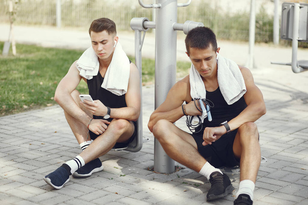 Handsome men in a sports clothes sitting near simulators - Foto, Imagen