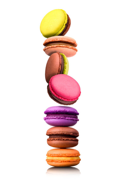 Set of flying french colorful macaroons isolated on white background - Zdjęcie, obraz