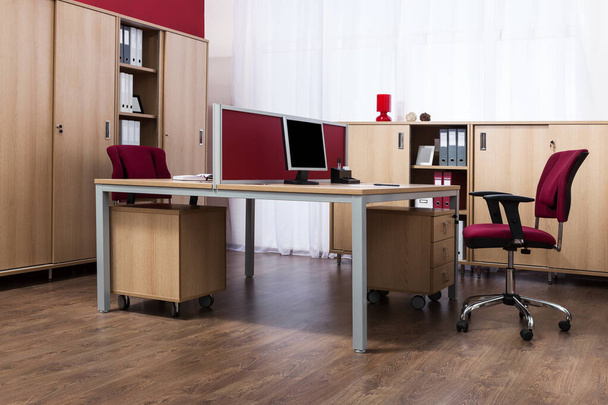 cómodo lugar de trabajo en una oficina moderna - Foto, imagen