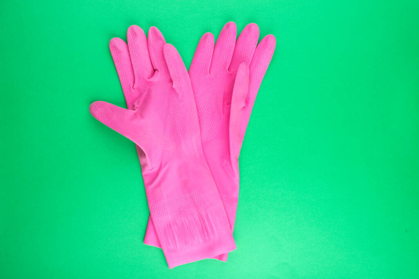λαστιχένια γάντια για καθάρισμα. γάντια προστασίας χεριών - Φωτογραφία, εικόνα