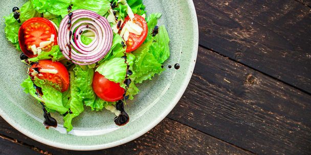 salade groenten Menu concept gezond eten. voedsel achtergrond bovenaanzicht kopieerruimte voor tekst gezonde eettafel instelling keto of paleo biologisch product dieet - Foto, afbeelding