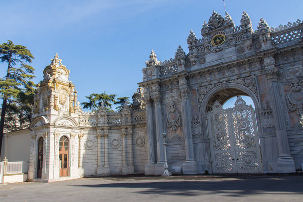 View of the beautiful gate of Dolmabahe Palace in Istanbul. Turkey - Photo, Image