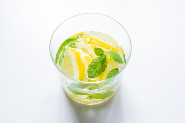 fresh lemonade in glass with mint on white background - Foto, afbeelding