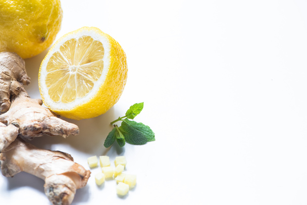 fresh ginger root, lemon and mint on white background - Foto, afbeelding