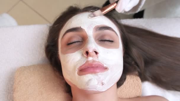Spa. Attractive funny woman with a clay mask on her face. - Footage, Video