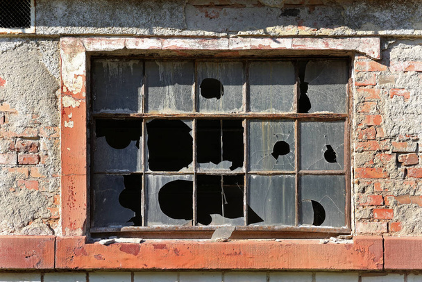 Разбитые окна, крупный план, окно
 - Фото, изображение