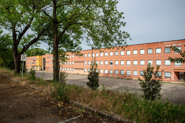Terni, Itália, 13 maggio 2020: CATERING SCHOOL DI TERNI APÓS A TRANSFERÊNCIA DE OUTRA LOCALIZAÇÃO
 - Foto, Imagem