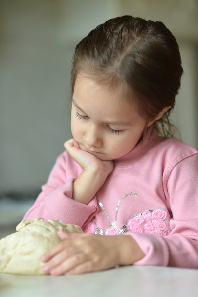 Little girl kneading dough - Fotó, kép