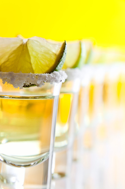 tequila, lime ja suola
 - Valokuva, kuva