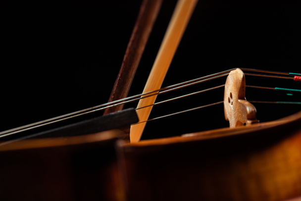 close up of violin and bow isolated on black - Foto, Imagen