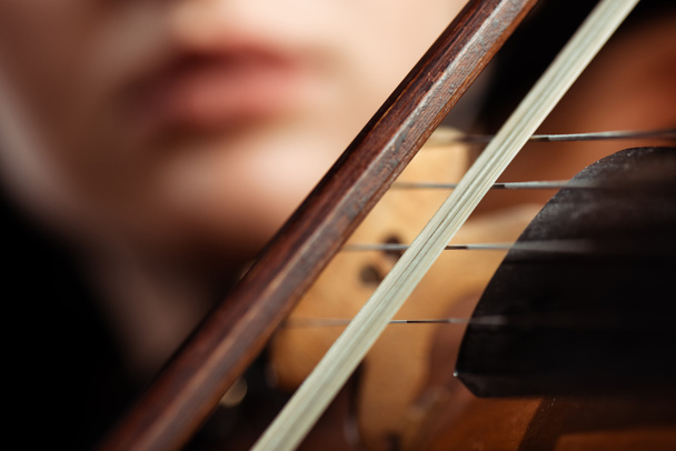 cropped view of female musician playing on violin, selective focus - Фото, изображение