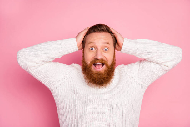 Close-up portrait of his he nice attractive funny funky overjoyed overwhelmed amazed cheerful cheery foxy man good news reaction isolated over pink pastel color background - Foto, imagen