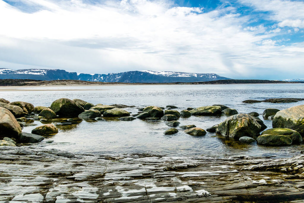 Пляжная голова со следа Стива. Национальный парк Грос-Морн, Ньюфаундленд, Канада - Фото, изображение