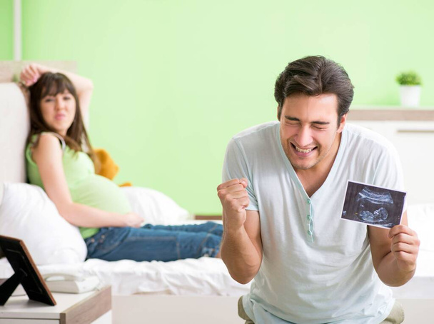 Young family finding out about pregnancy - Foto, imagen