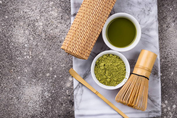 Matcha-Tee und Bambusbesen - Foto, Bild