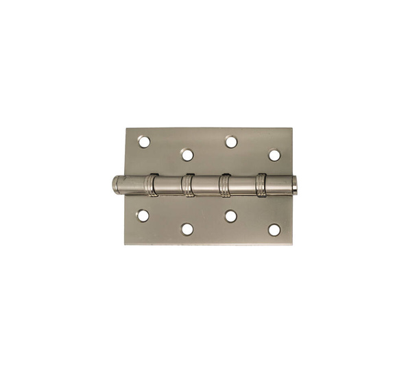 Bisagra de puerta de acero inoxidable única con 4 (cuatro) orificios de tornillo aislados sobre fondo blanco sin sombra
 - Foto, Imagen