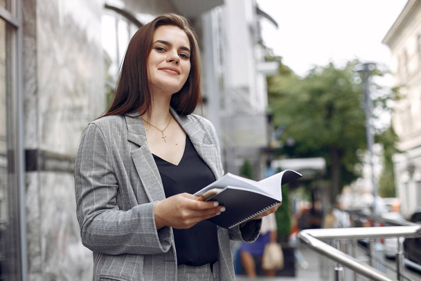 Elegant businesswoman working in a city and use the notebook - Φωτογραφία, εικόνα