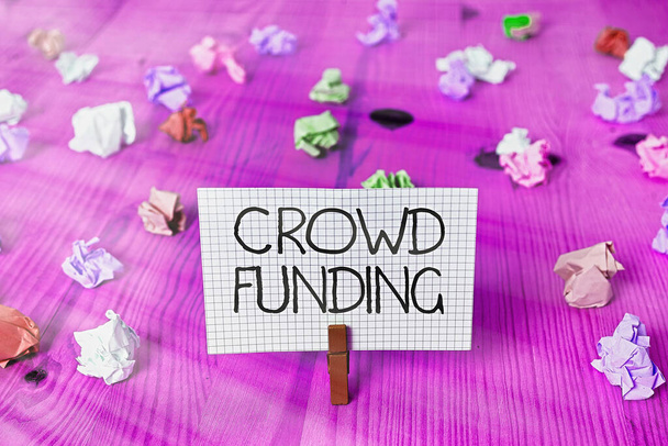 Σήμα κειμένου που δείχνει χρηματοδότηση πλήθους. Εννοιολογική φωτογραφία Χρηματοδότηση Kickstarter Startup Pledge Platform Δωρεές. - Φωτογραφία, εικόνα