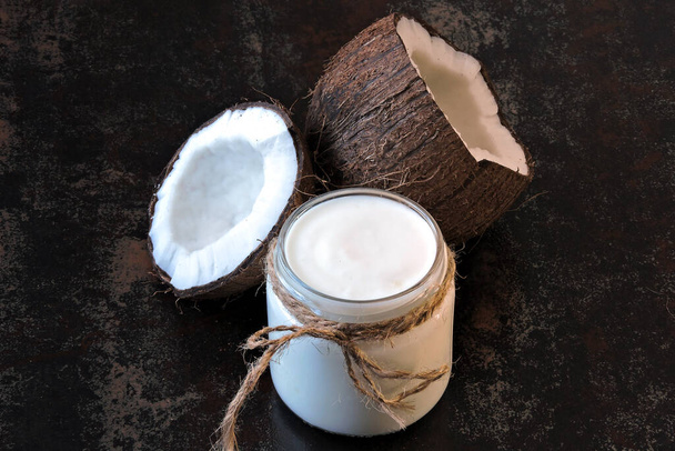 Coconut yogurt and coconut. Vegan yogurt. Keto diet. - Foto, immagini
