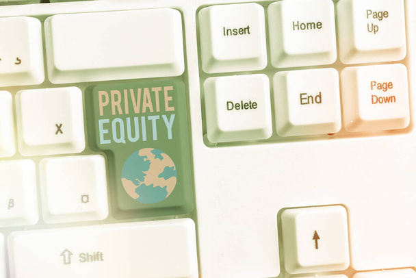 Текст для написания слов Private Equity. Бизнес-концепция для капитала, которая не котируется на публичной бирже
. - Фото, изображение