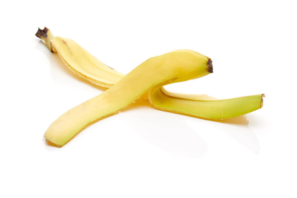 Банановая кожура на белом фоне - Фото, изображение
