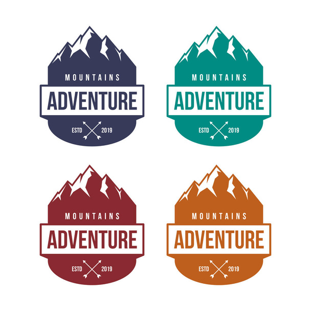 horské dobrodružství odznak, štítek, emblém nebo logo design vektorové šablony. ikona outdoorové aktivity. ikona pěší turistiky / lezení - Vektor, obrázek