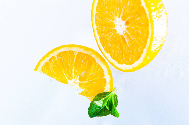 limão e hortelã em um fundo leve vista superior
 - Foto, Imagem