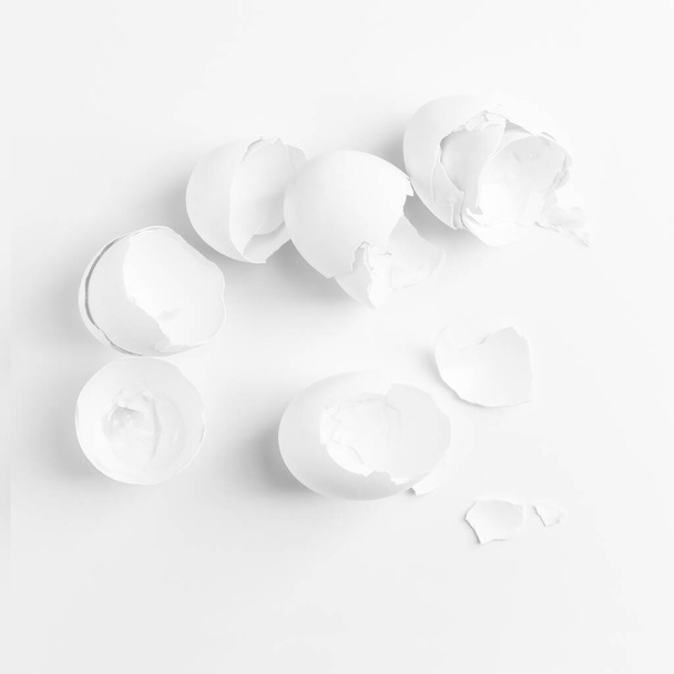 Eggshell on a white background. White on white. Minimal concept. Flatlay. - Foto, Bild