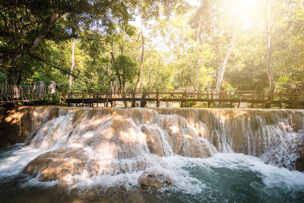 Tad Sae Waterval, prachtige waterval in Luang Prabang - Foto, afbeelding