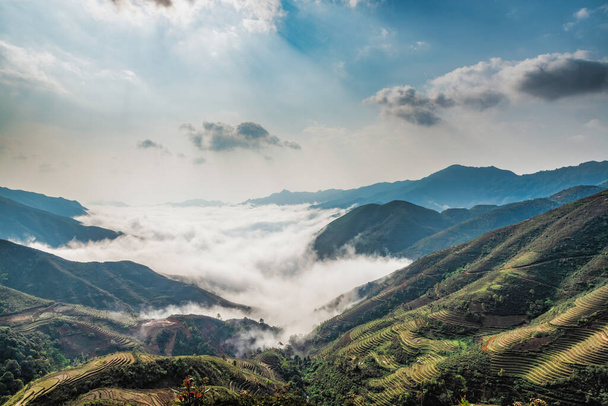 Ta Xua is a famous mountain range in northern Vietnam. All year round, the mountain rises above the clouds creating cloud inversions. - Fotoğraf, Görsel