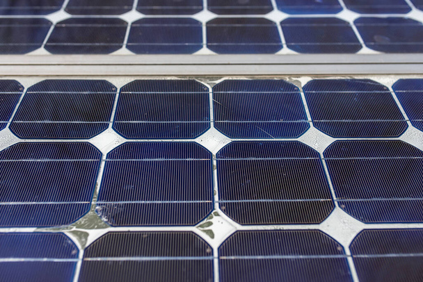 Starý solární panely brána dům otevření fotovoltaický elektrický systém pro vesnici - Fotografie, Obrázek