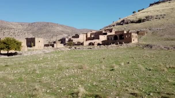Dereici Savur, Mardin - 2020. január: Az elhagyott szíriai falu, Killit Dereici, Savur város közelében, Törökország délkeleti részén - Felvétel, videó