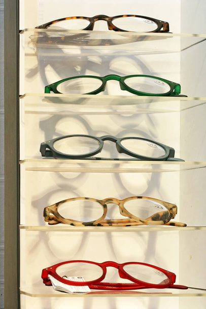 five colored glasses, closeup - Foto, Bild