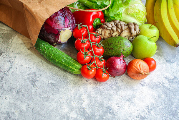 zöldség egészséges táplálkozás, nyers bio Válogatás friss gyümölcs étel Menü koncepció. háttér felülnézet másolás hely szöveg, keto vagy paleo étrend - Fotó, kép