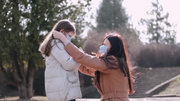 Mother and daughter are wearing disposable masks - Záběry, video