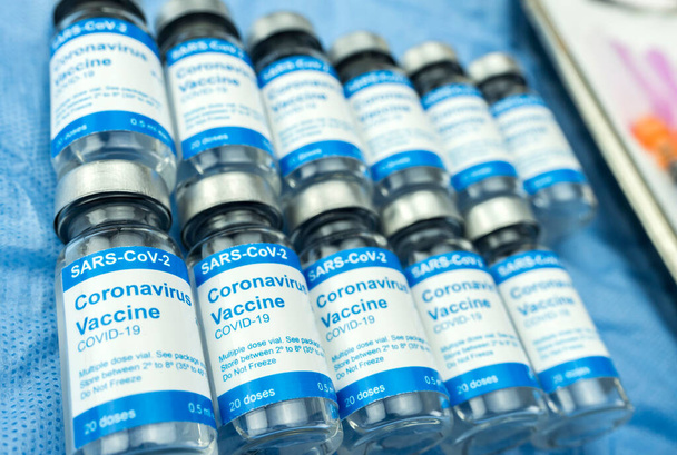 Coronavirus covid-19 kísérleti vakcina laboratóriumi, fogalmi képben - Fotó, kép