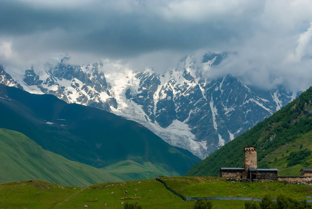 Magical view of the Caucasus Mountains, Georgia's highest summit Shkhara and Lamaria Monastery, Ushguli, Georgia, Svaneti - Foto, Imagen