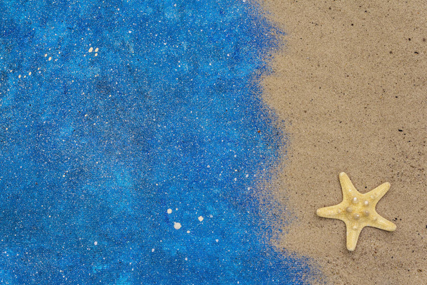 Navy kék hajózási nyári háttér kívánság homok és tengeri csillag, felső nézet - Fotó, kép
