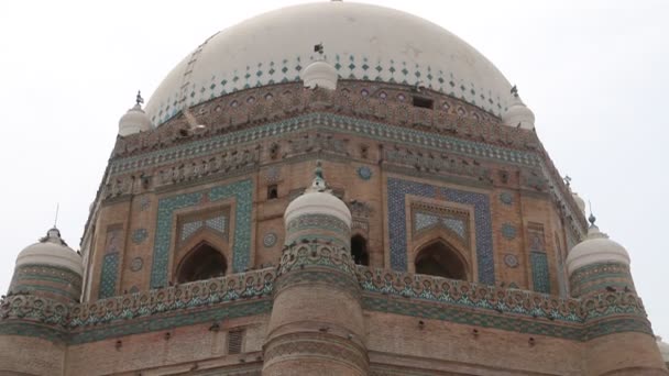 MULTAN, PAKISTAN - JUNE 17, 2016: View of Tomb of Shah Rukn-e-Alam in Multan Pakistan. Over 100,000 people visit this tomb every year from all over South Asia. - Footage, Video
